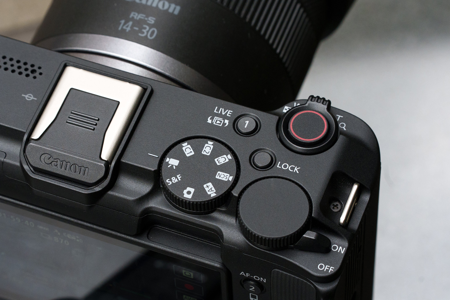 キヤノンEOS R50 V×荻窪 圭